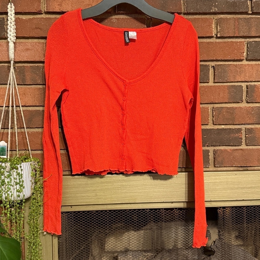 #9)  Divided Croped long sleeve top Size M